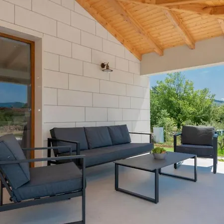 Modriola - Makarska By Guide * إيموتسكي