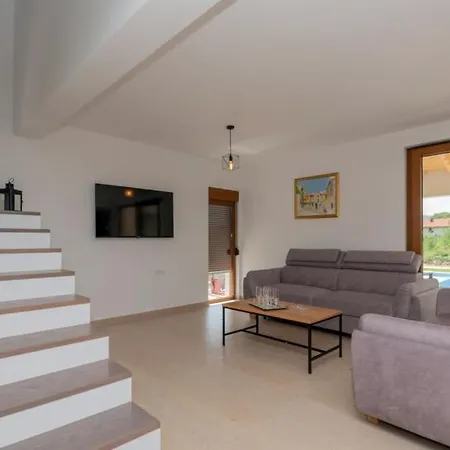 Modriola - Makarska By Guide *