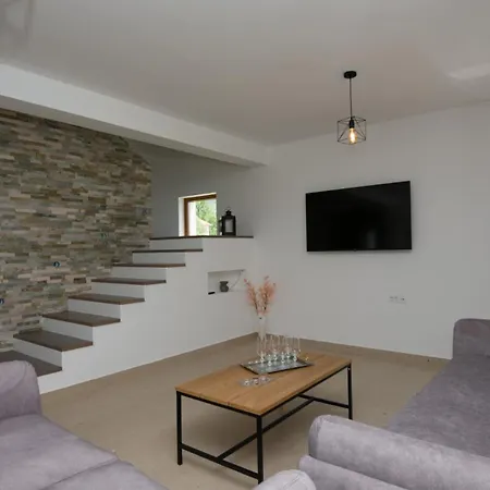 Villa Modriola - Makarska By Guide